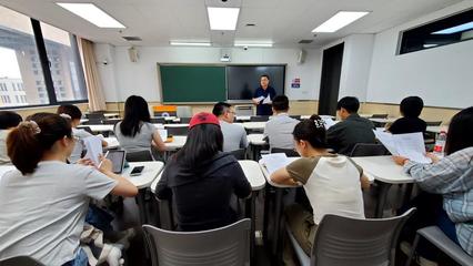 中心召開新學期研究生就業工作指導會，深化精準服務，拓寬高級尋聘渠道